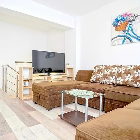 Sunrise Duplex Penthouse ~ Transylvania Boutique Апартаменти Брашов